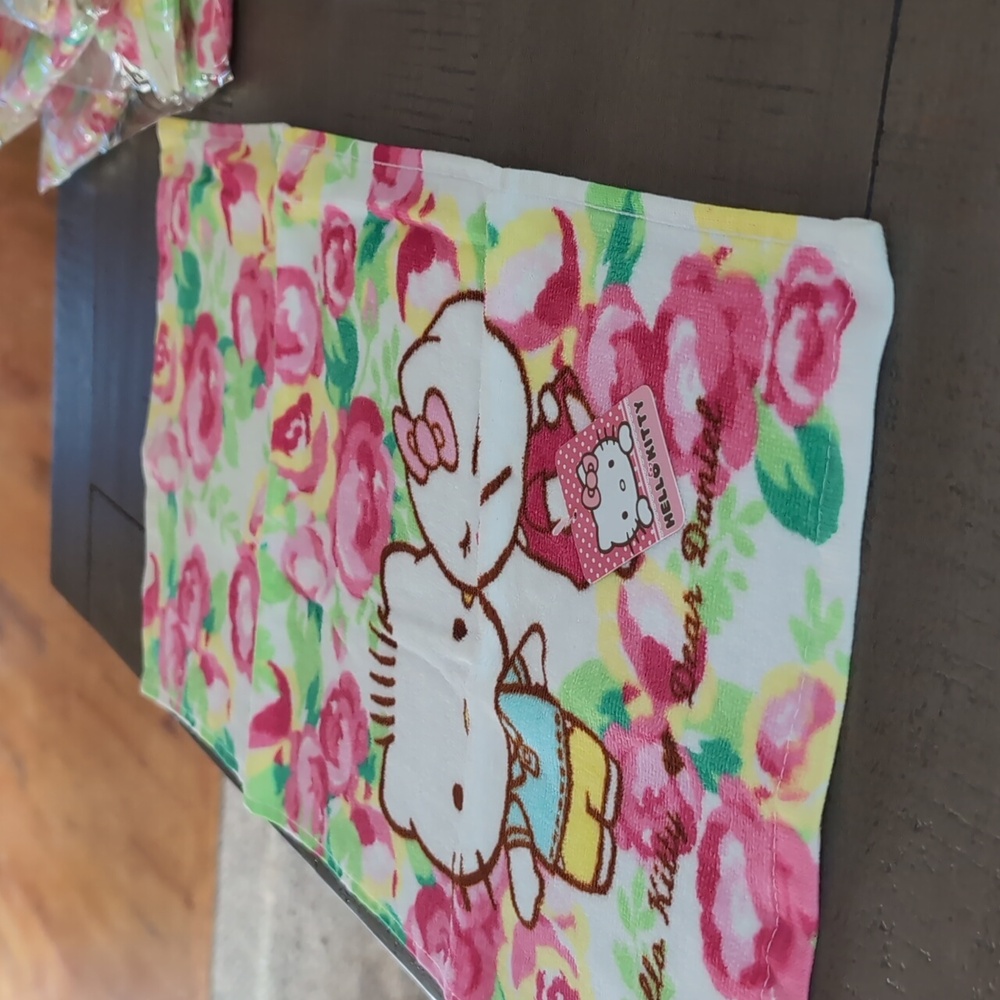 🆕 Hello Kitty Hand Towels - 2 - Picture 8 of 9